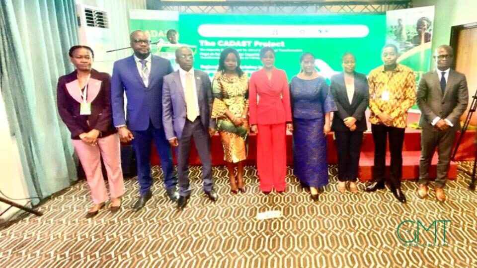 Zenaba Gninga Chaning, entourée de quelques participants à l'atelier de formation